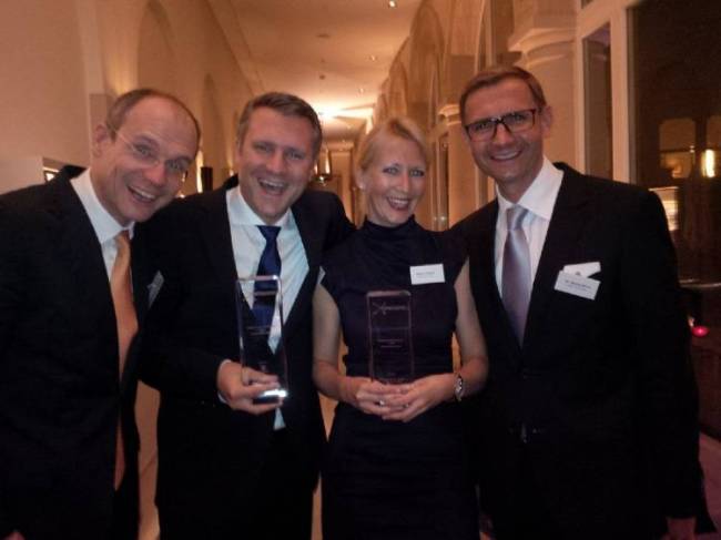 Management-Sieger-Team Kanzlei Glade Michel Wirtz beim PMN-Award (v.l.n.r.: Glade, Markgraf, Jessica Crusius, Wirtz)