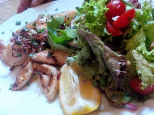 Vorspeise von Hans-Ulrich Wilsing: Salat mit Baby-Calamares