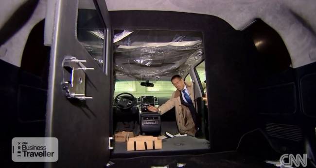 Richard Quest in gepanzertem Auto (Foto: CNN International)