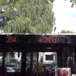 Ironman-Linie. Bus fahren, Umwelt schonen. 