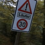 Ja, das Risiko schneller als 30km/h zu laufen, ist bei einem 100km-Rennen immens!